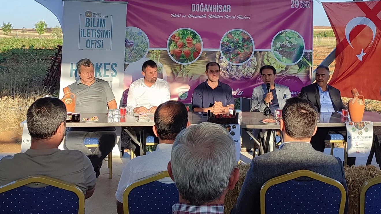  Selçuk Üniversitesi Bilim İletişimi Ofisi, Doğanhisar’da çiftçilerle buluştu